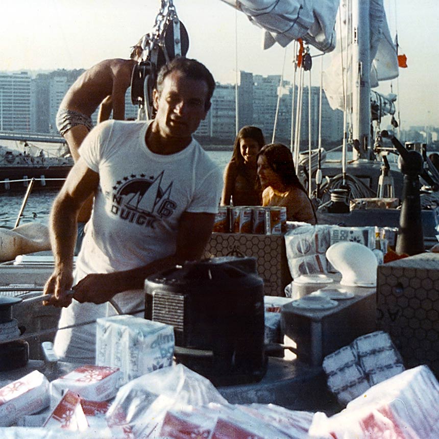 1974 | Cintia a bordo do Pen Duick 6 da lenda Eric Tabarly durante stop over da Whitbread