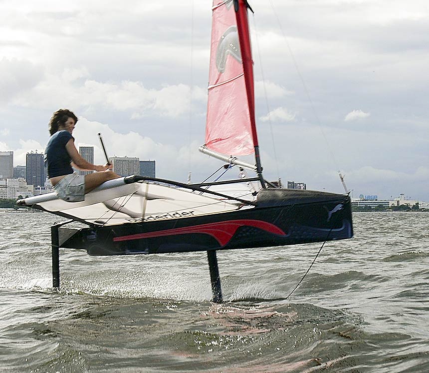 2009 | Volvo Ocean Race Cintia velejando em um radical Classe Moth durante stop over da VOR no Rio de Janeiro